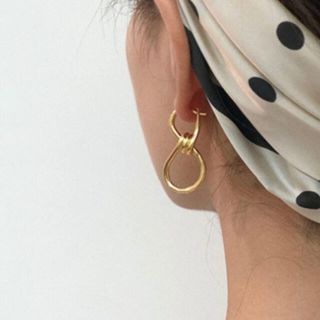 ザラ(ZARA)の【NEW】新品インポート♡8の字 シルバー ゴールド ピアス(ピアス)