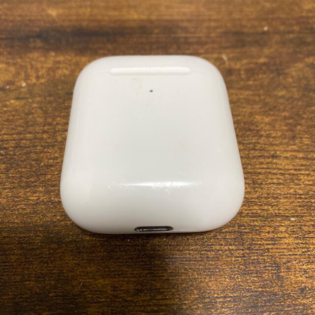 Apple(アップル)のAirpods第二世代 スマホ/家電/カメラのオーディオ機器(ヘッドフォン/イヤフォン)の商品写真