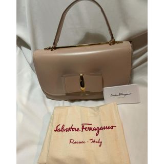 サルヴァトーレフェラガモ(Salvatore Ferragamo)のフェラガモ　ヴァラリボン　ショルダー　ハンドバッグ(ショルダーバッグ)