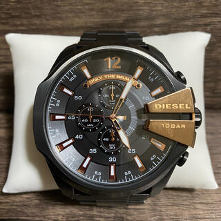 ディーゼル(DIESEL)の美品 DIESEL DZ-4309 ブラック×ゴールド メガチーフ メンズ腕時計(腕時計(アナログ))