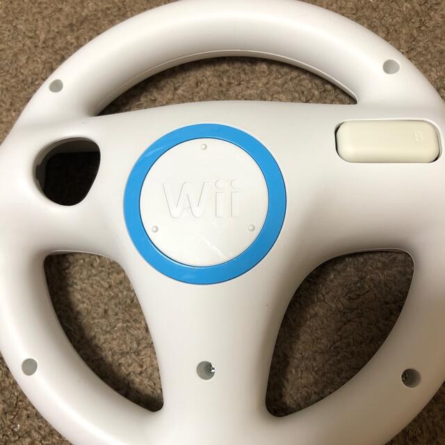 Wii(ウィー)のマリオカートwii ハンドル２個 エンタメ/ホビーのゲームソフト/ゲーム機本体(家庭用ゲームソフト)の商品写真