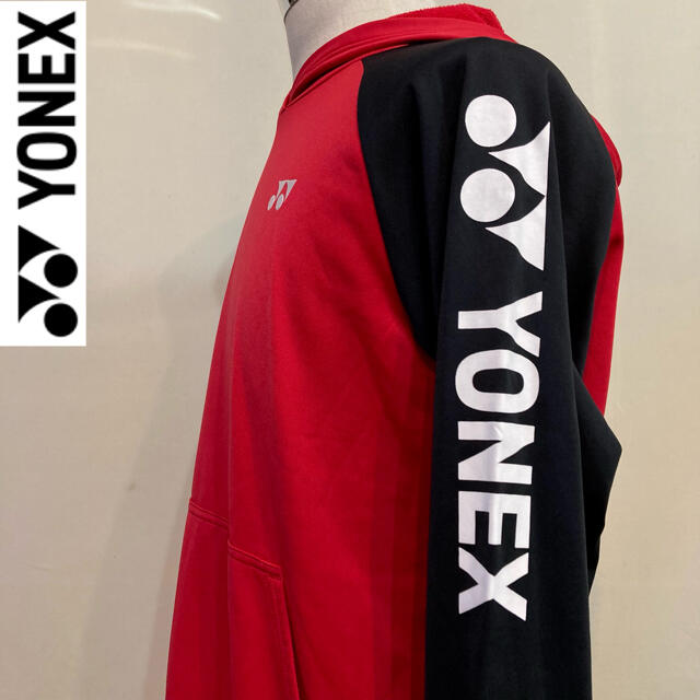 YONEX(ヨネックス)のヨネックス プルオーバー パーカー 裏起毛 ブラック×レッド Mサイズ メンズのトップス(パーカー)の商品写真