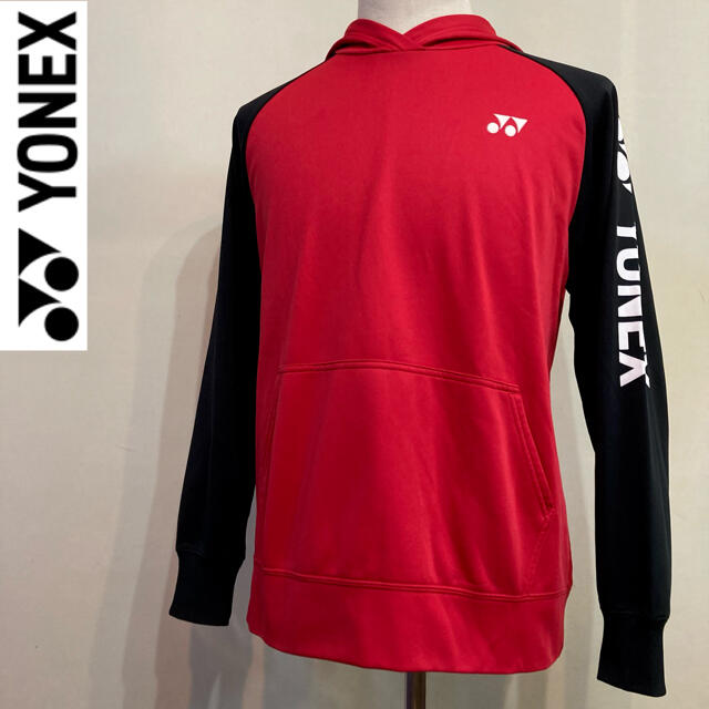 YONEX(ヨネックス)のヨネックス プルオーバー パーカー 裏起毛 ブラック×レッド Mサイズ メンズのトップス(パーカー)の商品写真