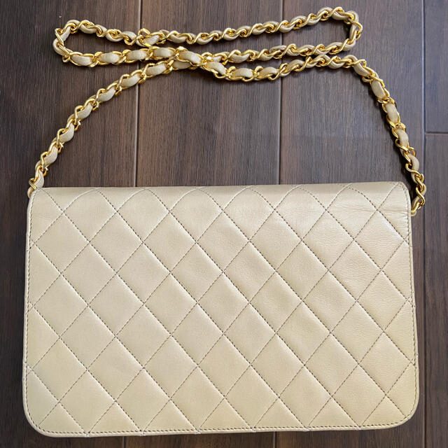 CHANEL(シャネル)のCHANEL シャネル プッシュロック マトラッセ ショルダーバッグ ベージュ レディースのバッグ(ショルダーバッグ)の商品写真