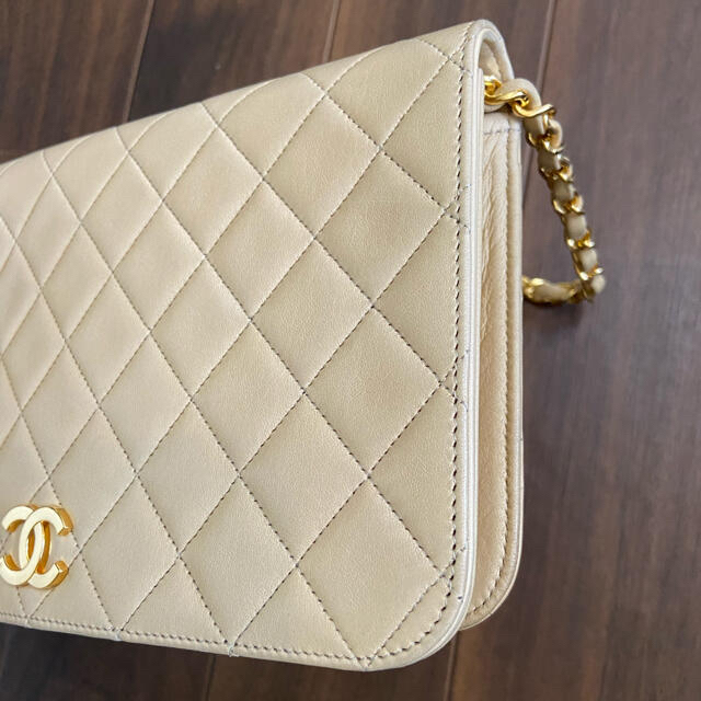 CHANEL(シャネル)のCHANEL シャネル プッシュロック マトラッセ ショルダーバッグ ベージュ レディースのバッグ(ショルダーバッグ)の商品写真