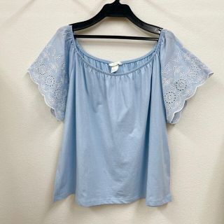 【 新品 】H&M 刺繍　トップス　オフショルダー　オフショル(カットソー(半袖/袖なし))