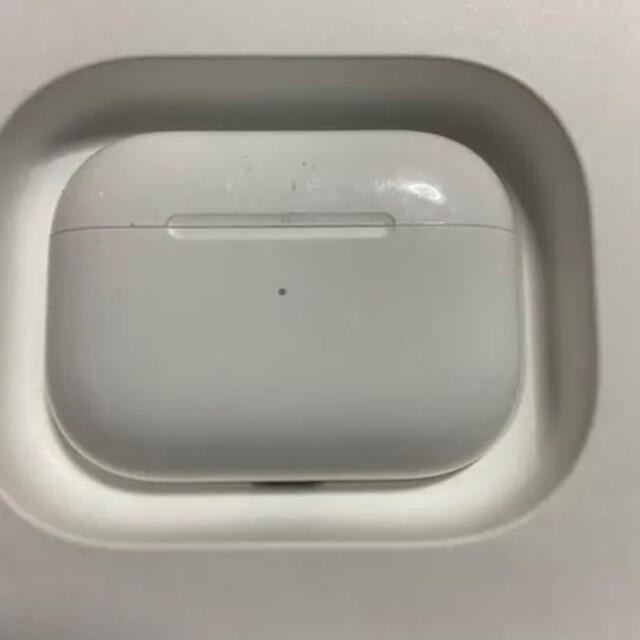 Apple(アップル)のAirPods Pro 充電ケースのみ スマホ/家電/カメラのオーディオ機器(ヘッドフォン/イヤフォン)の商品写真