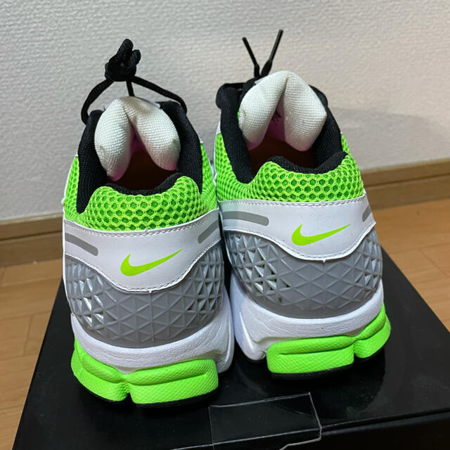 NIKE(ナイキ)のNIKE ZOOM VOMERO 5 SE ナイキ ズーム ボメロ 5 28.0 メンズの靴/シューズ(スニーカー)の商品写真