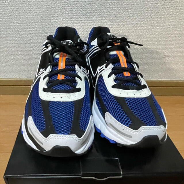 NIKE(ナイキ)のNIKE ZOOM VOMERO 5 SE ナイキ ズーム ボメロ 5 28.0 メンズの靴/シューズ(スニーカー)の商品写真