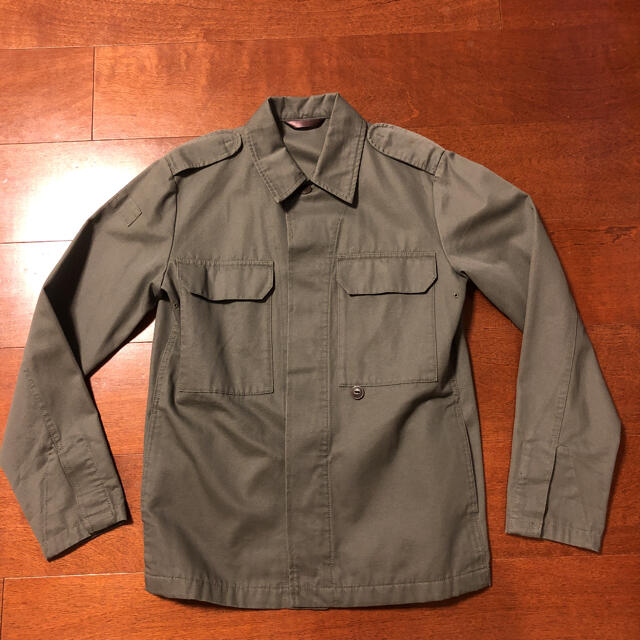 A.P.C(アーペーセー)のA.P.C. 新品ミリタリージャケット VESTE ARMY DUKE 16E メンズのジャケット/アウター(ミリタリージャケット)の商品写真