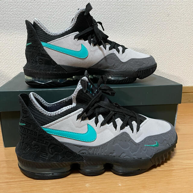 NIKE(ナイキ)のATMOS × NIKE LEBRON 16 CLEAR JADE 28.0cm メンズの靴/シューズ(スニーカー)の商品写真