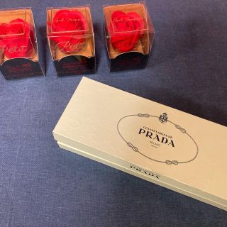 プラダ(PRADA)の【中古品】PRADA プラダ ミニ香水6本(オーデパルファム)と薔薇入浴剤3個(香水(女性用))