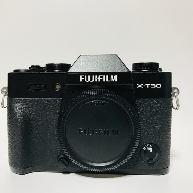 富士フイルム(フジフイルム)のFUJIFILM X-T30 ブラック スマホ/家電/カメラのカメラ(ミラーレス一眼)の商品写真