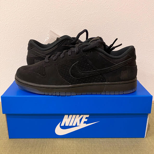 靴/シューズUNDEFEATED × NIKE DUNK LOW 27.0cm