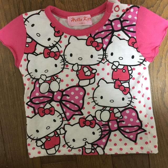 サンリオ(サンリオ)のキティちゃんTシャツ  80cm キッズ/ベビー/マタニティのキッズ服女の子用(90cm~)(Tシャツ/カットソー)の商品写真