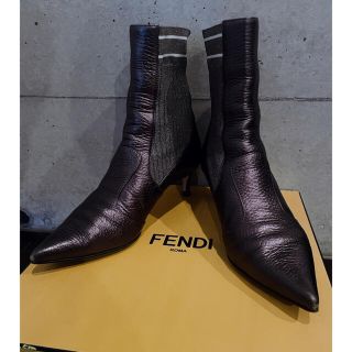 フェンディ(FENDI)の美品FENDIショートブーツ(ブーツ)