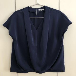 スーツカンパニー(THE SUIT COMPANY)のスーツカンパニー　トップス　ネイビー(シャツ/ブラウス(半袖/袖なし))