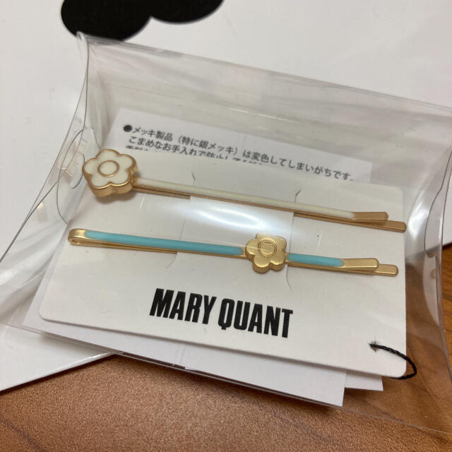 MARY QUANT(マリークワント)の新品　マリークワント　ヘアピン　限定色　ミント×ホワイト レディースのヘアアクセサリー(ヘアピン)の商品写真