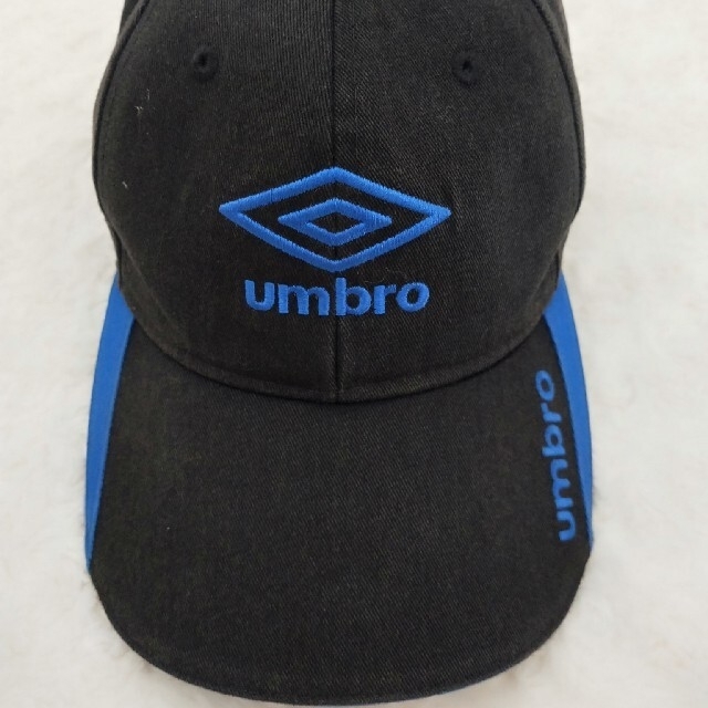 UMBRO(アンブロ)のumbro　キャップ　55〜57cm キッズ/ベビー/マタニティのこども用ファッション小物(帽子)の商品写真