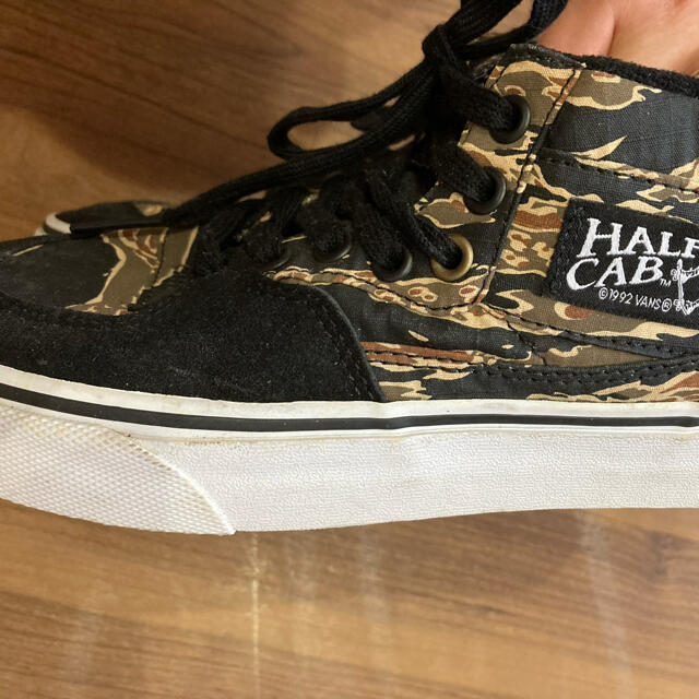 VANS(ヴァンズ)の訳あり未使用 VANS ハーフキャブ カモフラージュ 迷彩 24cm スケシュー レディースの靴/シューズ(スニーカー)の商品写真