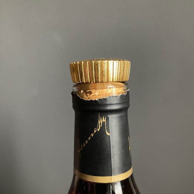 MOËT & CHANDON(モエエシャンドン)のヘネシーvo 黒キャップ　700ml 開封済み 食品/飲料/酒の酒(ブランデー)の商品写真