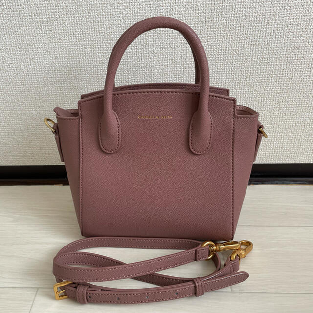 Charles and Keith(チャールズアンドキース)の【youngirl様専用】CHARLES & KEITH バッグ レディースのバッグ(ハンドバッグ)の商品写真