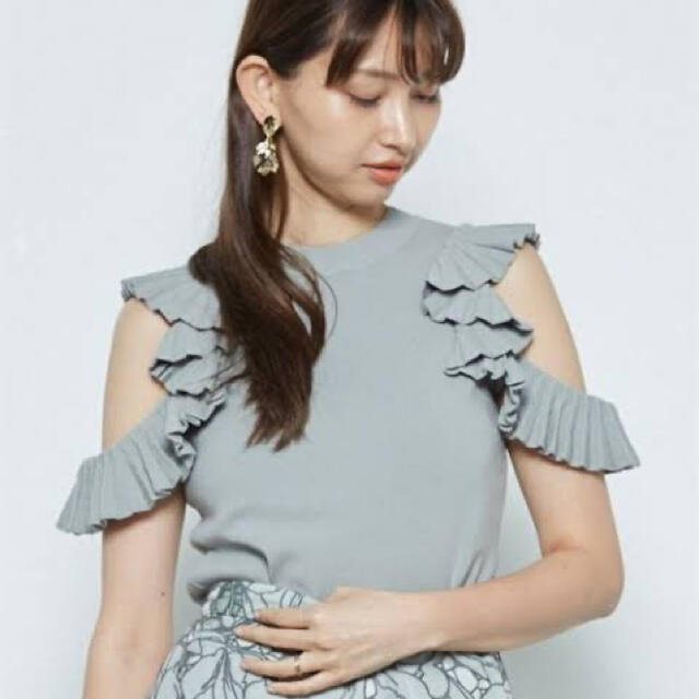 SNIDEL(スナイデル)のプリーツラッフルスリーブニットプルオーバー レディースのトップス(ニット/セーター)の商品写真