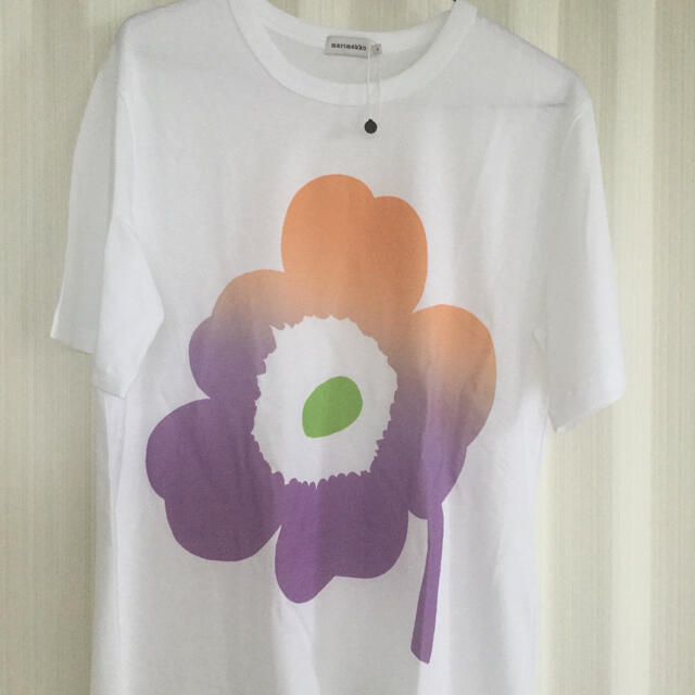 marimekko(マリメッコ)の新品今季　マリメッコ  Tシャツ　紫ウニッコ　サイズ2  M相当 レディースのトップス(Tシャツ(半袖/袖なし))の商品写真