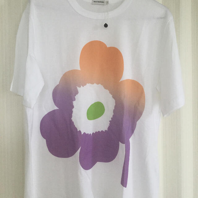 marimekko(マリメッコ)の新品今季　マリメッコ  Tシャツ　紫ウニッコ　サイズ2  M相当 レディースのトップス(Tシャツ(半袖/袖なし))の商品写真