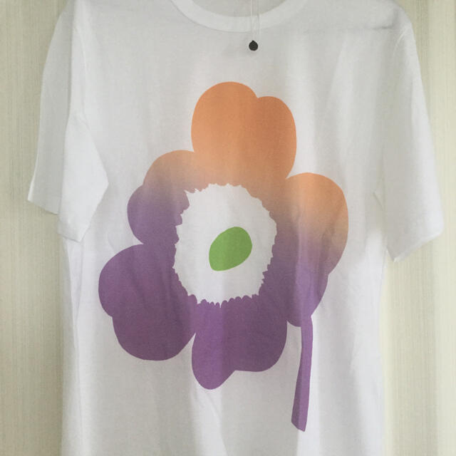 marimekko(マリメッコ)の新品今季　マリメッコ  Tシャツ　紫ウニッコ　サイズ2  M相当 レディースのトップス(Tシャツ(半袖/袖なし))の商品写真