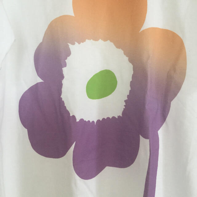 marimekko(マリメッコ)の新品今季　マリメッコ  Tシャツ　紫ウニッコ　サイズ2  M相当 レディースのトップス(Tシャツ(半袖/袖なし))の商品写真