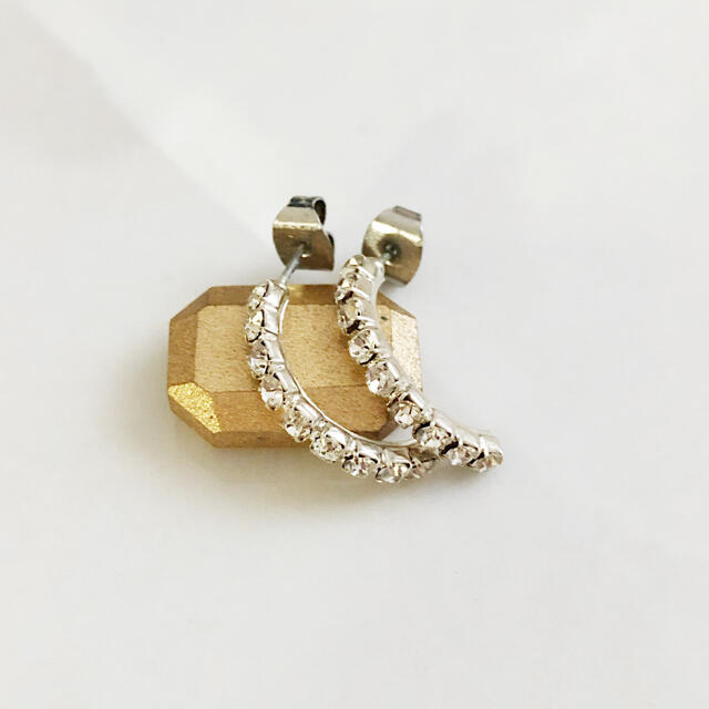 Retro ＊ rhinestone half hoop pierce レディースのアクセサリー(ピアス)の商品写真