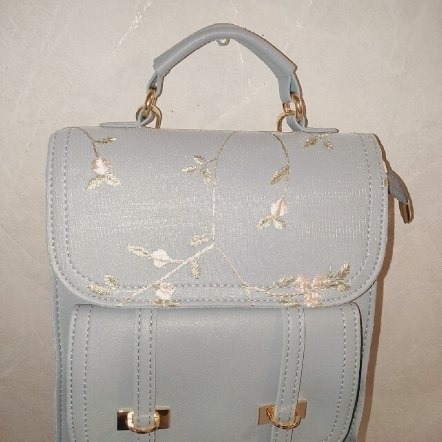 dholic(ディーホリック)の2way刺繍リュック　韓国　ブルー　花　dholic ミニリュック　バッグ レディースのバッグ(リュック/バックパック)の商品写真