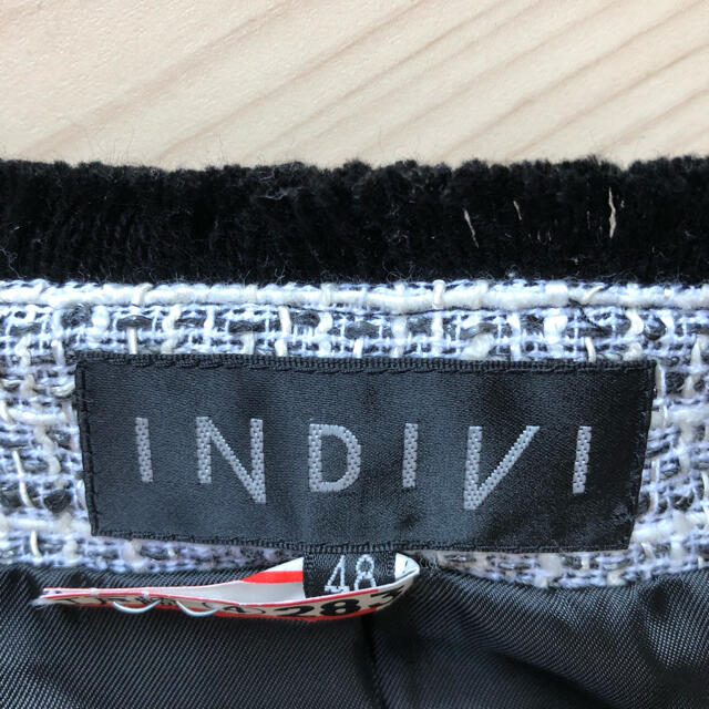 INDIVI(インディヴィ)の美品　インディヴィ　ツイード　ノーカラージャケット　48  華やか　フォーマル レディースのジャケット/アウター(ノーカラージャケット)の商品写真