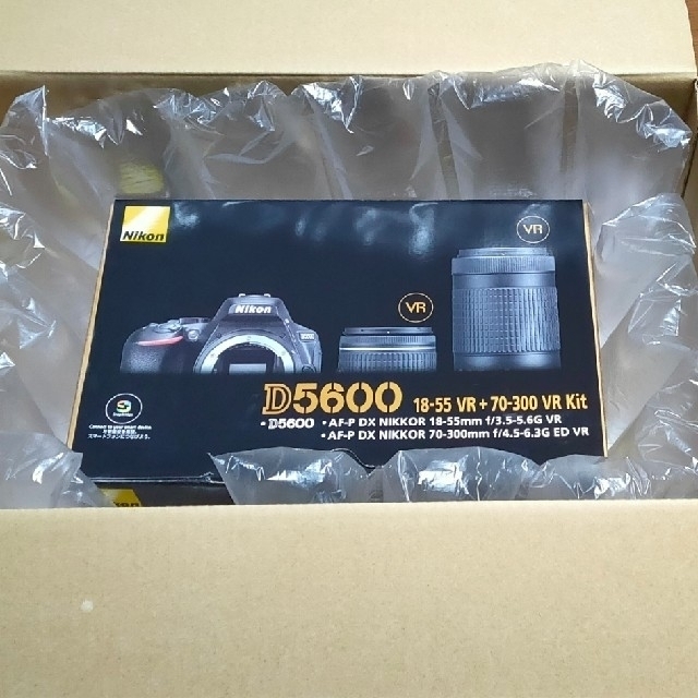 Nikon D5600 ダブルズームキット　新品未使用　３年保証付!!