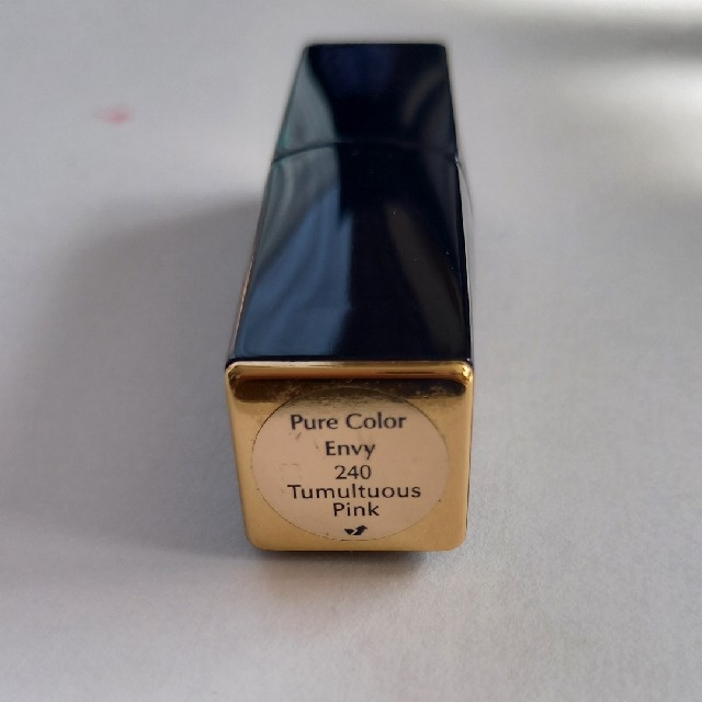 Estee Lauder(エスティローダー)の【新品】ESTEE LAUDER エスティローダーピュアカラー　envy 240 コスメ/美容のベースメイク/化粧品(口紅)の商品写真