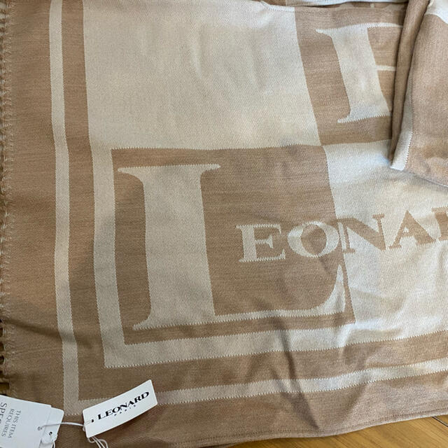 LEONARD(レオナール)の新品未使用‼︎LEONARD大判ストール レディースのファッション小物(マフラー/ショール)の商品写真