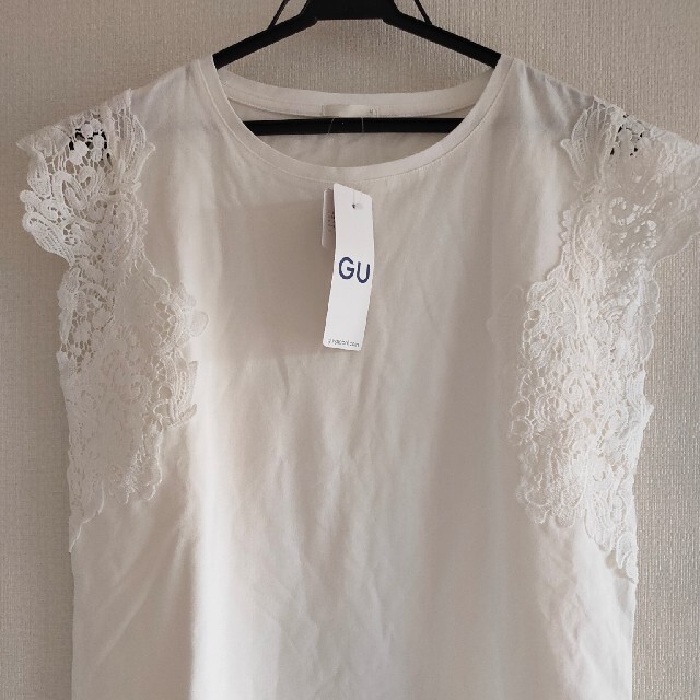GU(ジーユー)のトップス レディースのトップス(Tシャツ(半袖/袖なし))の商品写真