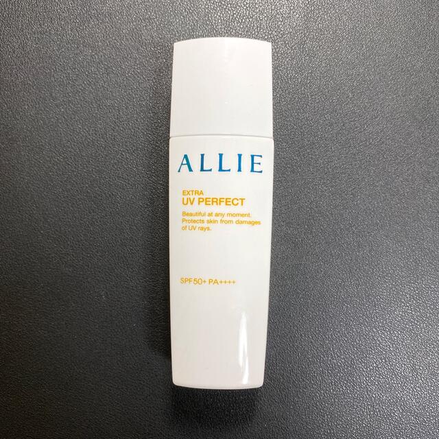 ALLIE(アリィー)のアリィー エクストラUV パーフェクトM 日焼け止め乳液 60ml コスメ/美容のボディケア(日焼け止め/サンオイル)の商品写真