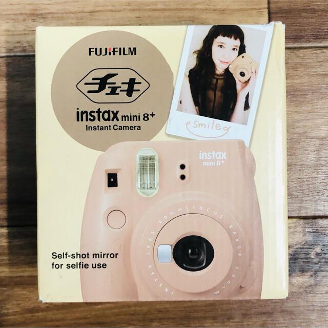 富士フイルム(フジフイルム)の【新品】チェキ　インスタントカメラ　ミラー intax mini8+ ココア スマホ/家電/カメラのカメラ(その他)の商品写真