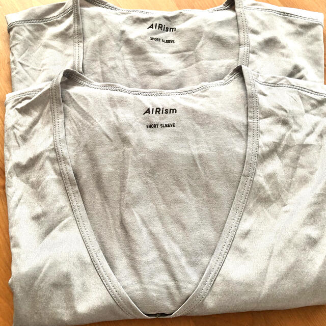 UNIQLO(ユニクロ)の【2点セット】UNIQLO クールネック Vネック グレー Mサイズ メンズのトップス(Tシャツ/カットソー(半袖/袖なし))の商品写真