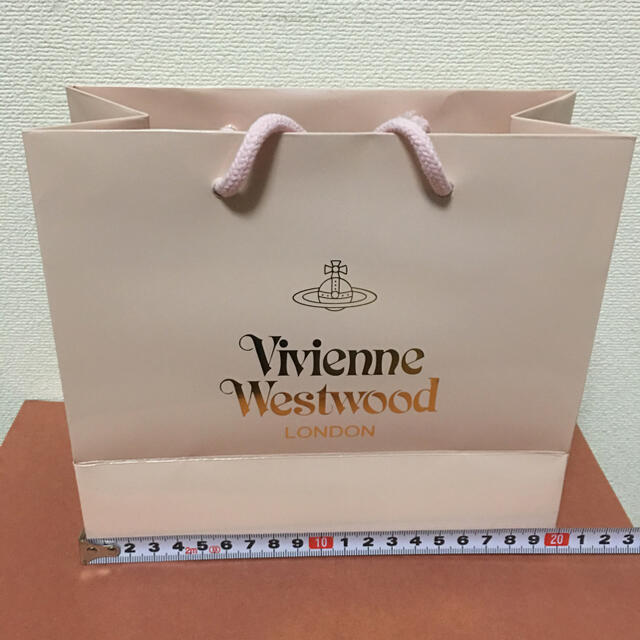 Vivienne Westwood(ヴィヴィアンウエストウッド)のヴィヴィアンウェストウッド　ショッパー　紙袋　１枚 レディースのバッグ(ショップ袋)の商品写真