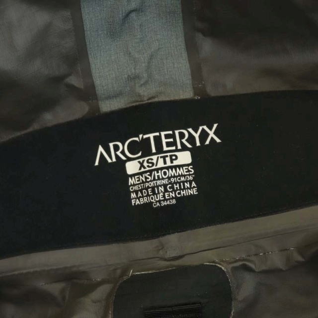ARC'TERYX(アークテリクス)のアークテリクス OSHMANS別注 マウンテンパーカー ジャンパー 撥水 防水 メンズのジャケット/アウター(マウンテンパーカー)の商品写真
