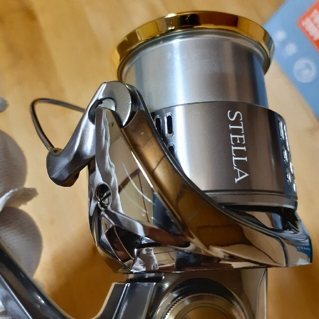 SHIMANO(シマノ)の SHIMANO  18STELLA  2500SHG  スポーツ/アウトドアのフィッシング(リール)の商品写真