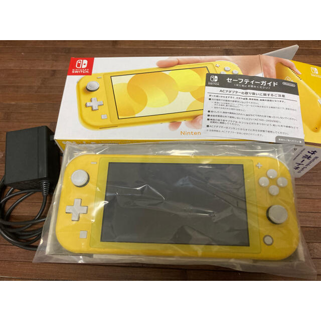 Nintendo Switch(ニンテンドースイッチ)のNintendo Switch Lite イエロー 中古 本体 エンタメ/ホビーのゲームソフト/ゲーム機本体(携帯用ゲーム機本体)の商品写真