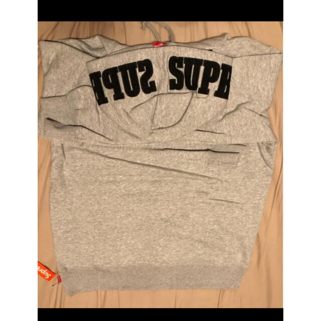 Supreme(シュプリーム)のSupreme Mirrored Logo Hooded Sweatshirt メンズのトップス(パーカー)の商品写真