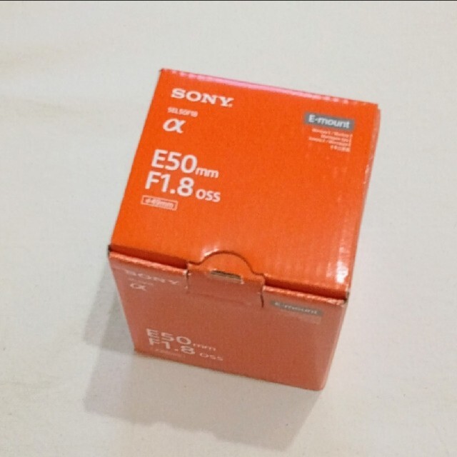 SONY(ソニー)の【新品未開封】SEL50F18 ソニー E 50mm F1.8 OSS スマホ/家電/カメラのカメラ(レンズ(単焦点))の商品写真