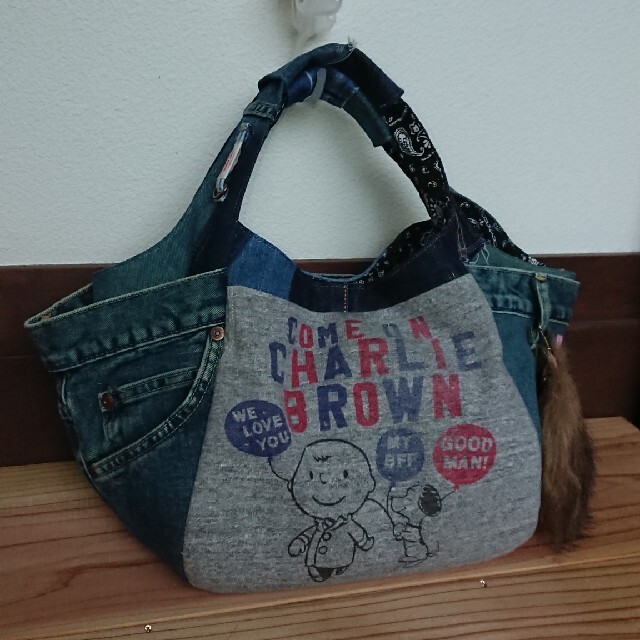 sold outデニムリメイクトートバッグファーチャーム付き 2