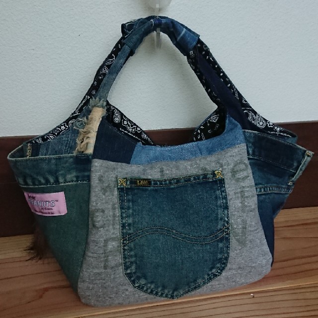sold outデニムリメイクトートバッグファーチャーム付き 4
