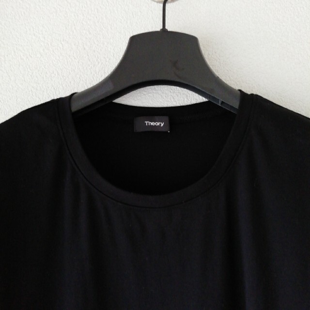 theory(セオリー)の美品　セオリー　半袖Tシャツ　Lサイズ　黒 メンズのトップス(Tシャツ/カットソー(半袖/袖なし))の商品写真